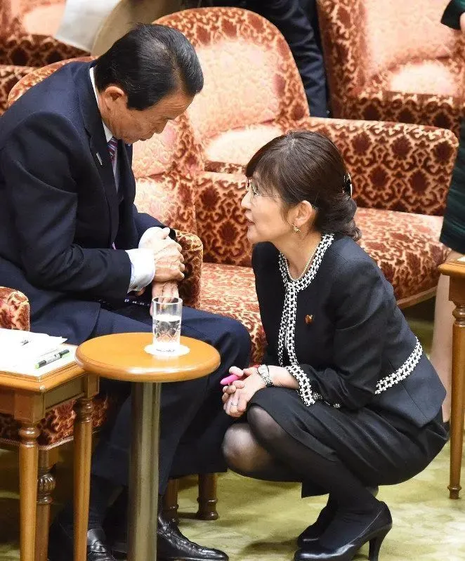 日本首相炒了儿子_日本首相儿子的媳妇_前首相儿子